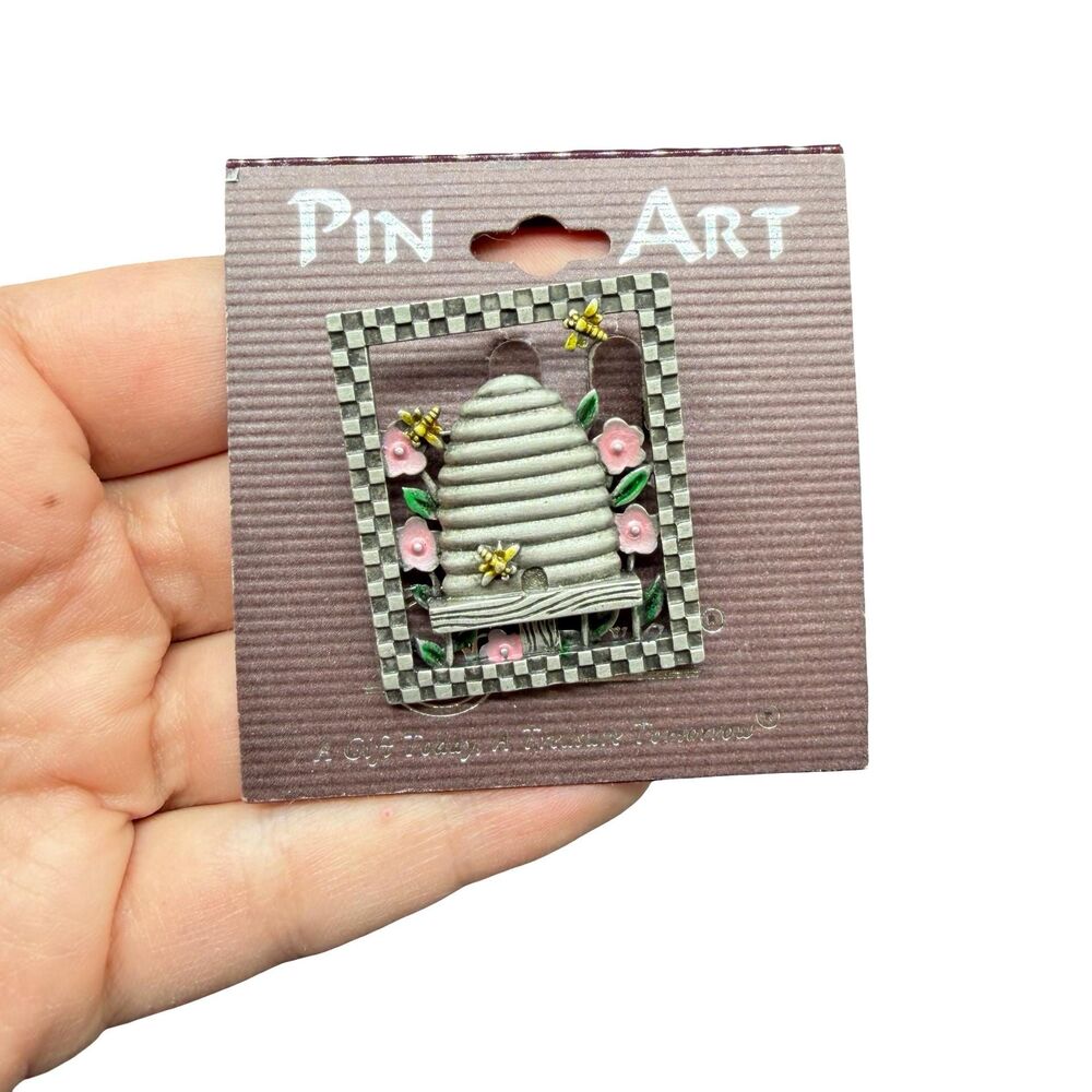 Vintage Jewelry JJ beehive brooch Beehive pin